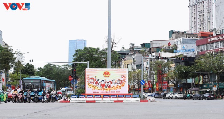 Hanoi Menuju Hari Pesta Seluruh Masyarakat Lakukan Pemungutan Suara  - ảnh 10