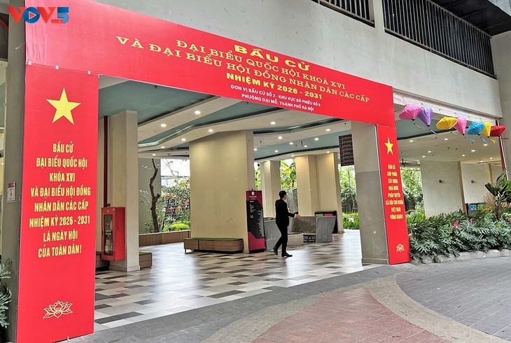 Hanoi Menuju Hari Pesta Seluruh Masyarakat Lakukan Pemungutan Suara  - ảnh 14