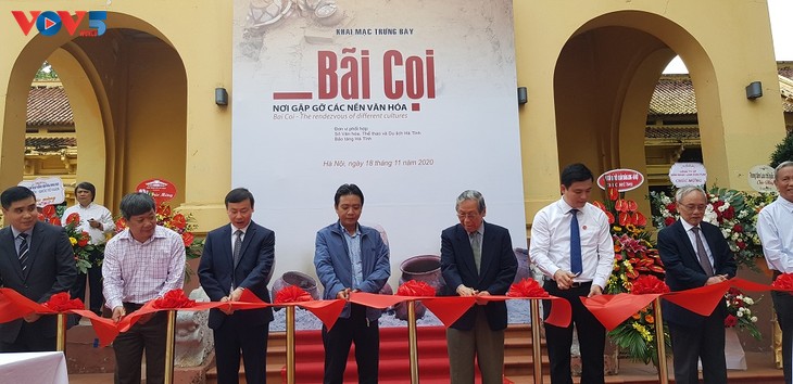 Exhibition “Bai Coi- rendezvous of different cultures” opens - ảnh 1