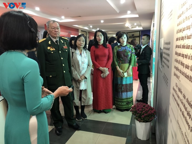 Ausstellung über den Sieg „Hanoi – Dien Bien Phu in der Luft“ - ảnh 1