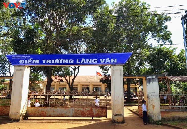 Die Schulaußenstelle im Dorf Van versorgt die Kinder der ethnischen Minderheit der Jrai - ảnh 1