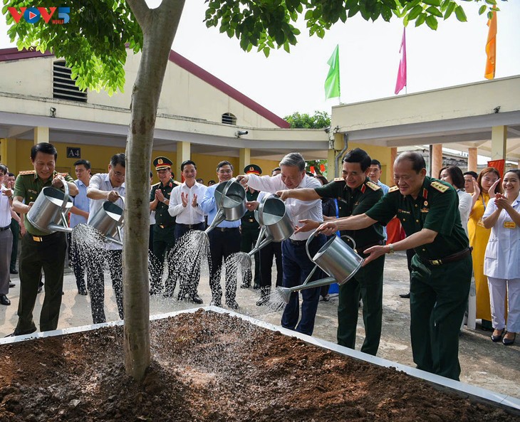 KPV-Generalsekretär To Lam besucht Pflegezentrum der Kriegsversehrten in Bac Ninh - ảnh 2