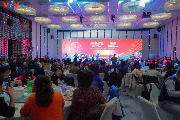 Vorstellung des vietnamesischen Tourismus in Peking, Chongqing und Chengdu - ảnh 1