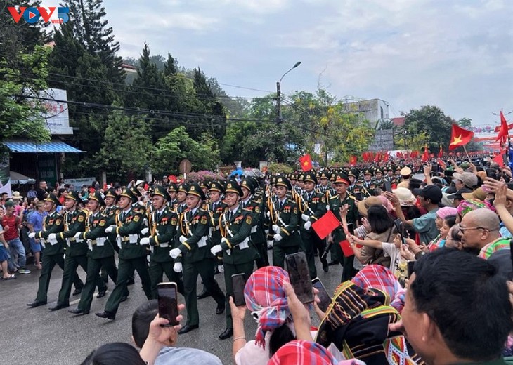 디엔비엔푸 전투 승리 70주년 열병식 참석자, 깊은 감동받아 - ảnh 1