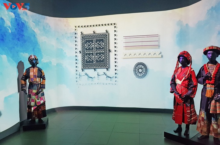 ‘응용 미술 및 민속 미술 전시 공간’ 개관 - ảnh 3