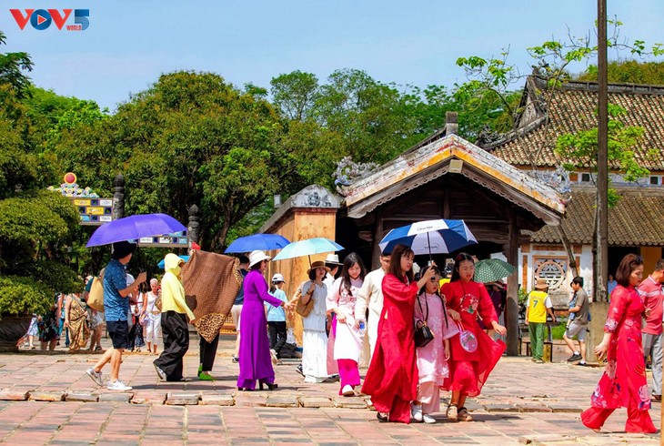 후에시, 독립 기념일 맞아 고공 불꽃놀이 및 유적지 무료 개방 - ảnh 2