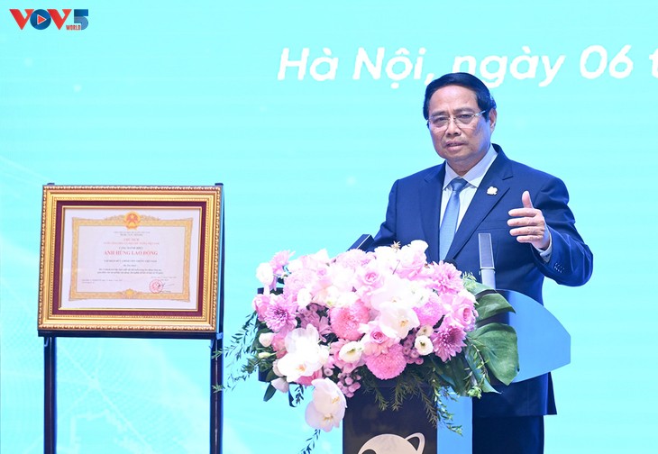 팜 민 찐 총리, “VNPT는 디지털 기술을 선도하는 창조 혁신 기업이 되어야…” - ảnh 3
