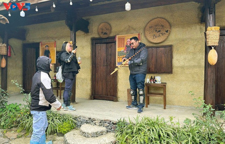 베트남 최북단 위치한 로로짜이 마을, 겸손한 아름다움으로 세계적 주목을 받다 - ảnh 11