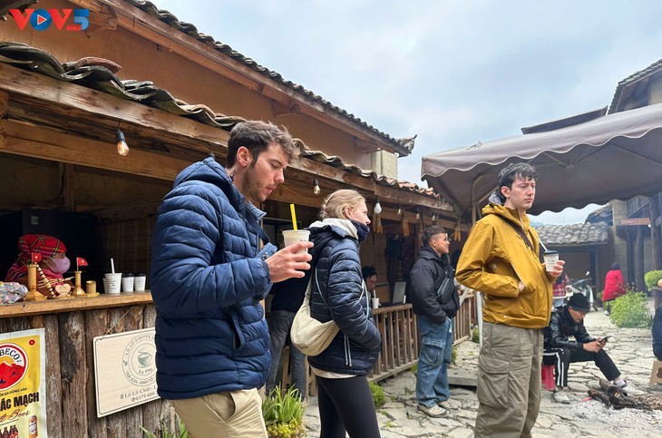 베트남 최북단 위치한 로로짜이 마을, 겸손한 아름다움으로 세계적 주목을 받다 - ảnh 14