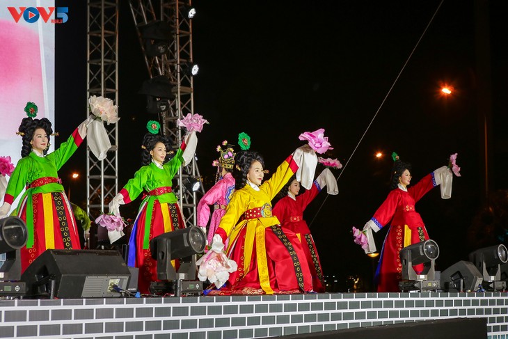 하노이 도심에서 열린 ‘2025 한국 돌담길 문화축제’ - ảnh 12