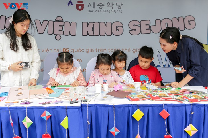 하노이 도심에서 열린 ‘2025 한국 돌담길 문화축제’ - ảnh 6