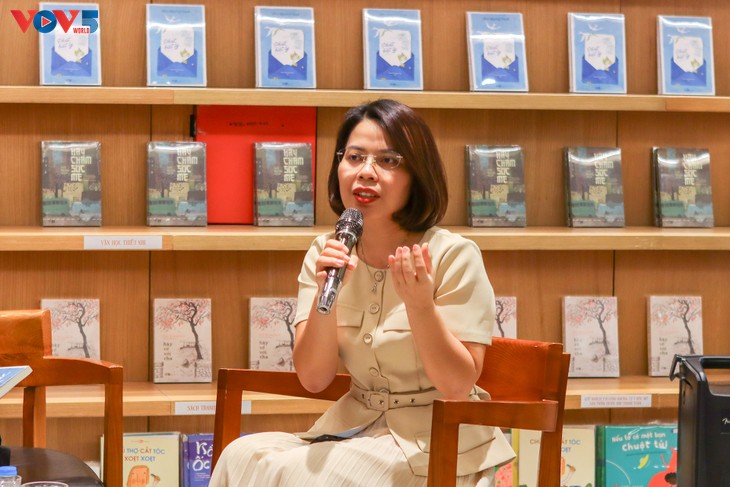 韓 작가 신경숙과의 만남, 한국 문학이 베트남 독자의 마음에 와닿을 때 - ảnh 5