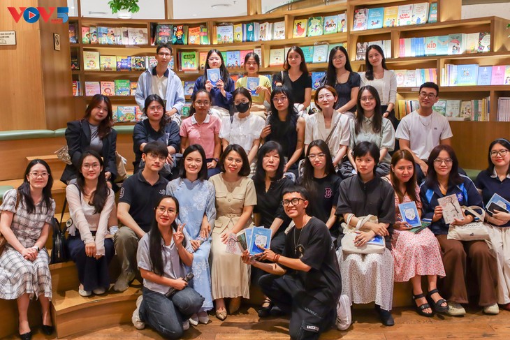 韓 작가 신경숙과의 만남, 한국 문학이 베트남 독자의 마음에 와닿을 때 - ảnh 4