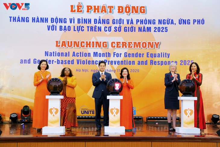 베트남, 2025 양성 평등 및 성폭력 방지 위한 행동의 달 발대 - ảnh 1