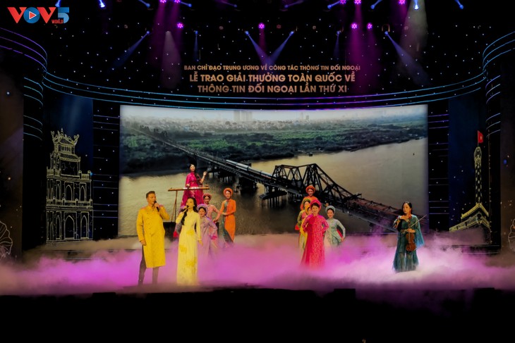 2025년 제11차 ‘대외 정보상’: VOV, 라디오 방송 부문에서 1등 상 수상 - ảnh 1