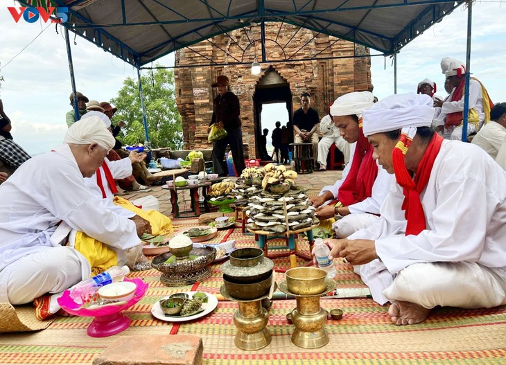 ស្វែងរុករកប្រាសាទចាមបុរាណ៖ បេតិកភណ្ឌដ៏រស់រវើកនៅខេត្ត Khanh Hoa - ảnh 2