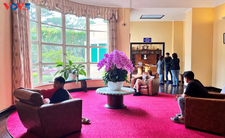 អញ្ជើញមកទស្សនា វិមានលេខ ៣ របស់ស្ដេច Bao Dai នៅកណ្ដាលព្រៃស្រល់នៃទីក្រុង Da Lat ខេត្ត Lam Dong - ảnh 2