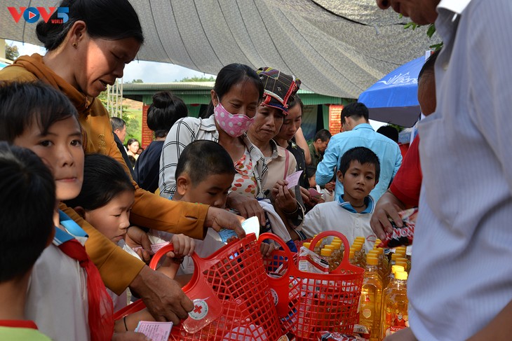 Bulan Kemanusiaan Tahun 2023 Berikan Lebih dari 35,5 Juta USD kepada Hampir 1,2 Juta Orang - ảnh 1