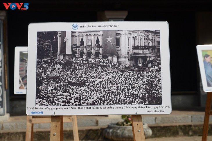 Pameran Foto “Hanoi di Hatiku“: Hanoi Menggeliat untuk Melesat - ảnh 16