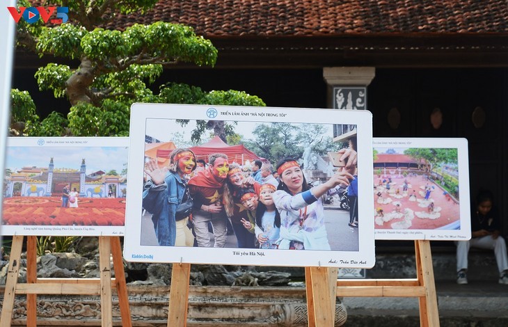 Pameran Foto “Hanoi di Hatiku“: Hanoi Menggeliat untuk Melesat - ảnh 17