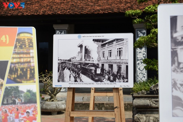 Pameran Foto “Hanoi di Hatiku“: Hanoi Menggeliat untuk Melesat - ảnh 7