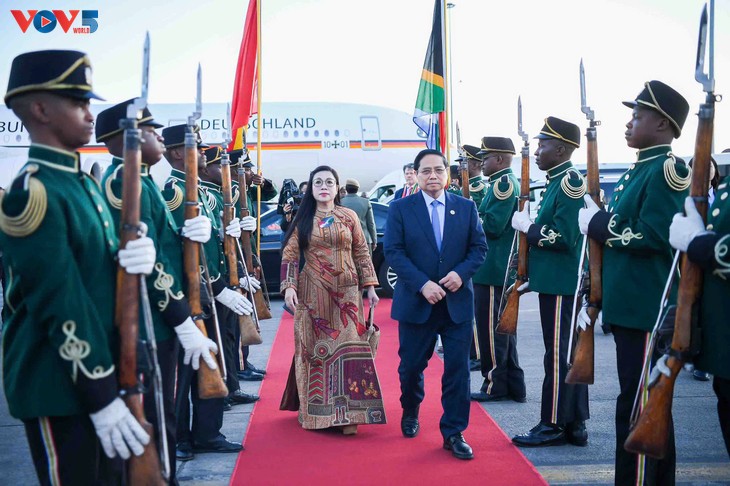 PM Vietnam, Pham Minh Chinh Akhiri dengan Sukses Kehadirannya pada KTT G20 dan Kegiatan Bilateral di Afrika Selatan - ảnh 1