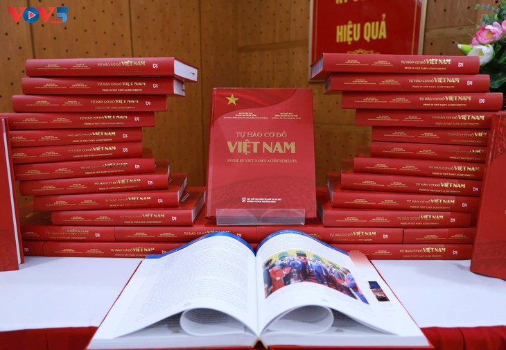 ‘자랑스러운 베트남의 위업’ 도서 출시 - ảnh 1