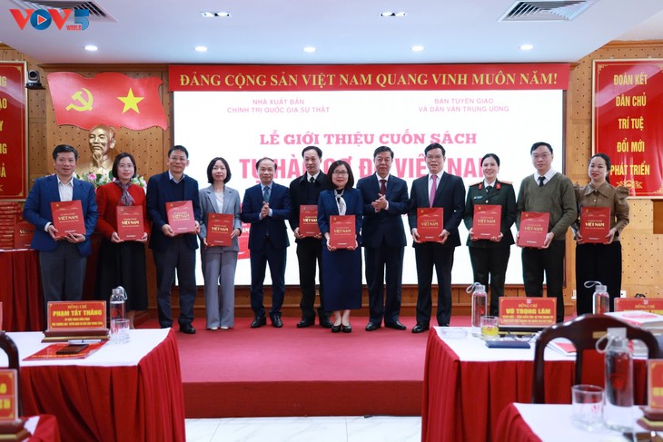 ‘자랑스러운 베트남의 위업’ 도서 출시 - ảnh 3