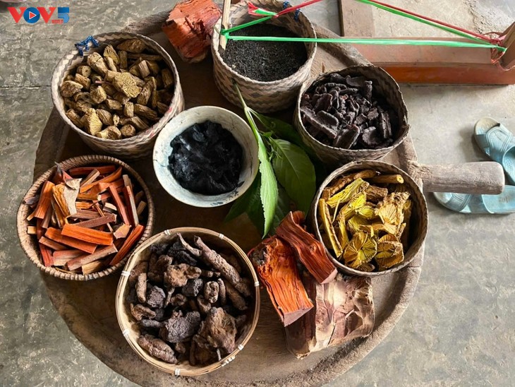 独具特色的花进泰族土锦纺织手工艺村 - ảnh 4