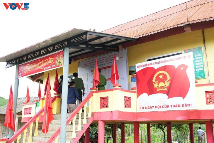 全国各地兴高采烈迎来国家重大节日 - ảnh 7