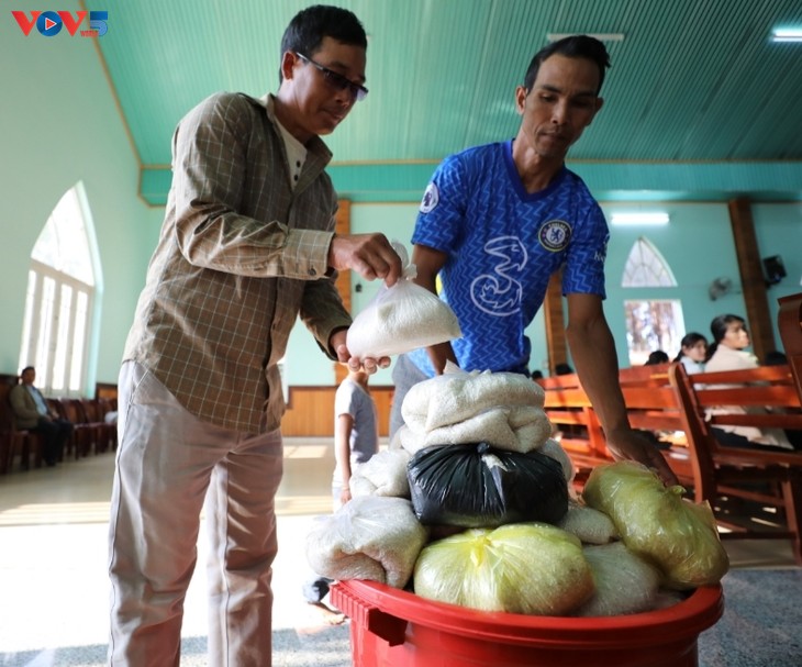 Protestants in Gia Lai province lead a religious life   - ảnh 2