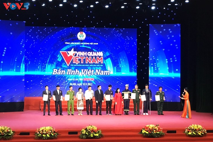 Glory Vietnam 2022 honors role models in national patriotic emulation movement - ảnh 1