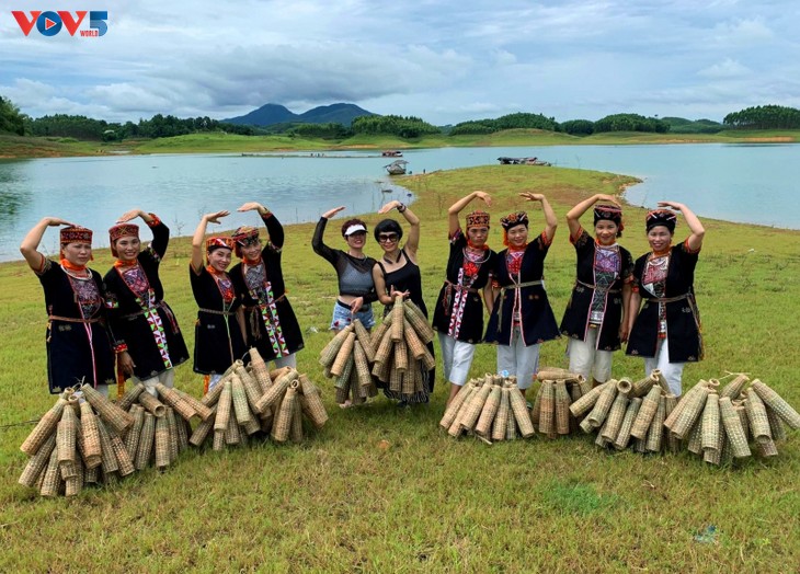 Thac Ba lake, a scenic spot in northwestern mountains - ảnh 2