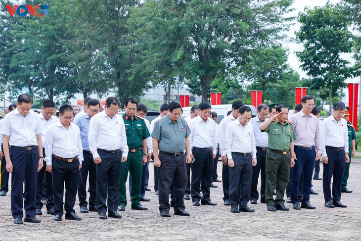 Le Premier ministre Pham Minh Chinh offre de l’encens au site de la cellule du Parti communiste d’An Nam à Cân Tho - ảnh 1