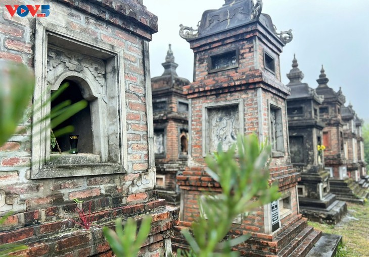 La pagode Bô Dà, qui abrite le plus grand jardin de stupas du Vietnam - ảnh 4