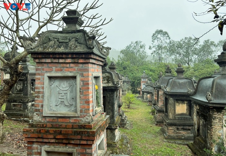 La pagode Bô Dà, qui abrite le plus grand jardin de stupas du Vietnam - ảnh 7