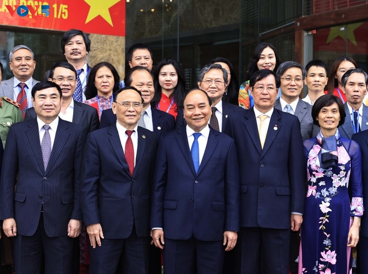 Presiden Nguyen Xuan Phuc Lakukan Temu Kerja dengan Pengurus Besar Asosiasi Sarjana Hukum Viet Nam - ảnh 2