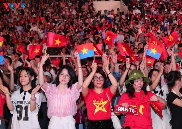 ລາຍ​ການ​ສິ​ລະ​ປະ​ການ​ເມືອງ “ຄວາມ​ໝັ້ນ​ໝາຍ ເໜືອ - ໃຕ້” - ảnh 3