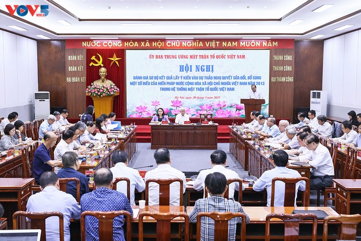 ຄຳ​ເຫັນ 99,7% ​ເຫັນ​ດີ​ຕໍ່​ຮ່າງ​ມະ​ຕິ​ວ່າ​ດ້ວ​ຍ​ການ​ປັບ​ປຸງ, ເພີ່ມ​ເຕີມ​ບາງ​ມາດ​ຕາ​ຂອງ​ລັດ​ຖະ​ທຳ​ມະ​ນູນ 2013 - ảnh 1