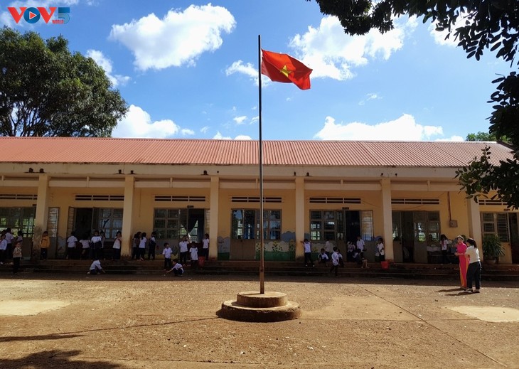 ໂຮງຮຽນໃນໝູ່ບ້ານ ເວີນ ເອົາໃຈໃສ່ເບິ່ງແຍງດູແລນັກຮຽນຊົນເຜົ່າສ່ວນຫນ້ອຍ ຢາຣາຍ - ảnh 1