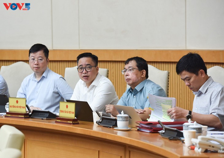 チン首相 4月の政府定例会議を主催 - ảnh 2