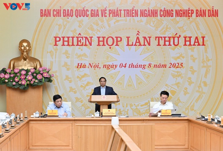 チン首相、半導体産業発展に関する国家指導委員会会議を主宰 - ảnh 1