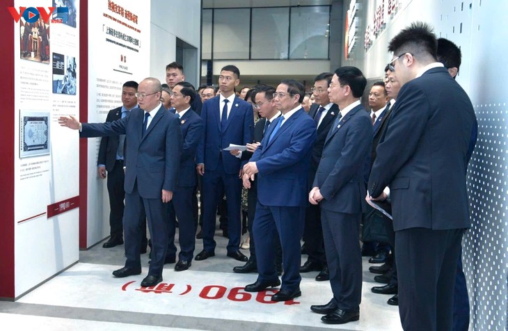 Prime Minister Pham Minh Chinh visits Shanghai Stock Exchange - ảnh 2
