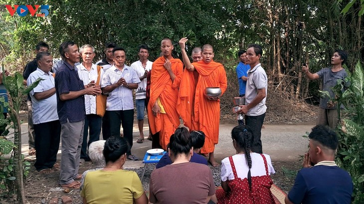 Dom Long Neak Ta festival of the Khmer in Tra Vinh - ảnh 3