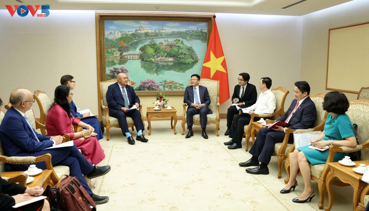 Vietnam commits free hospital care, stronger disease prevention: Deputy PM - ảnh 1