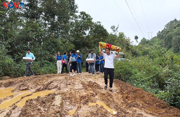 Mid-autumn festival organized in border areas of Son La province - ảnh 2