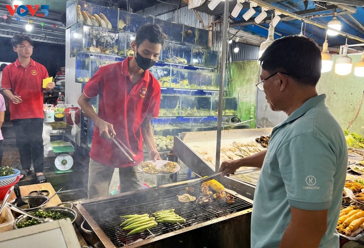 Phu Quoc’s sleepless night market - ảnh 2