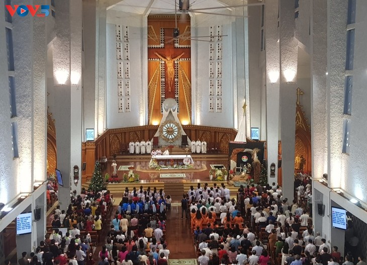 Long Xuyen Cathedral boasts distinctive Catholic architecture - ảnh 3