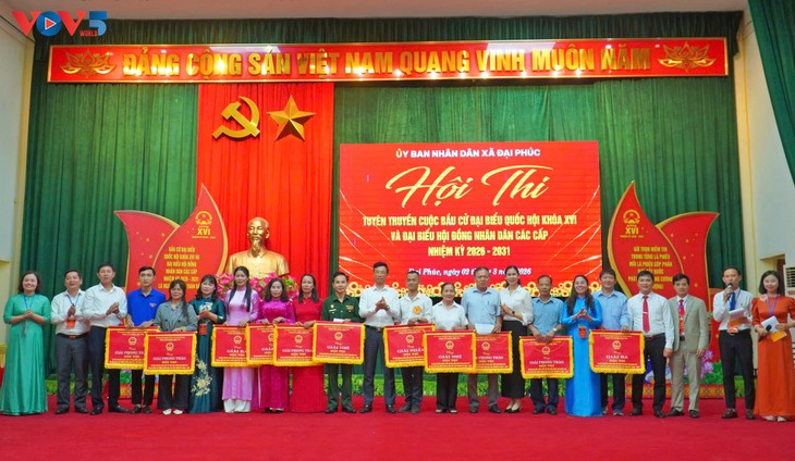 Stage performances enliven election communications - ảnh 2