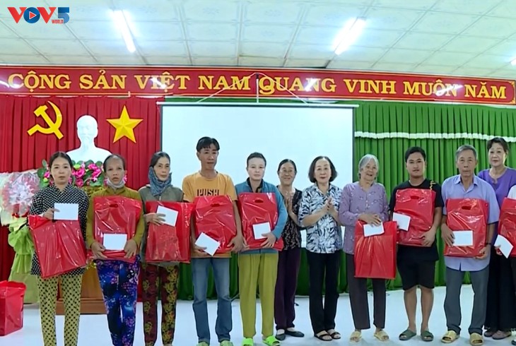 Vinh Long province takes care of the poor for Tet  - ảnh 1